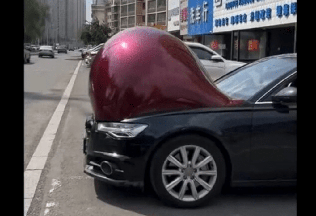 Viral ‘Mobil Hamil’ Karena Kap Mesin Menggembung, Kok&nbsp;Bisa?