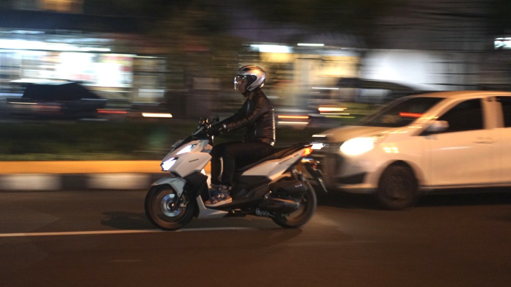 Waspada Blindspot Saat Berkendara di Jalan&nbsp;Sempit